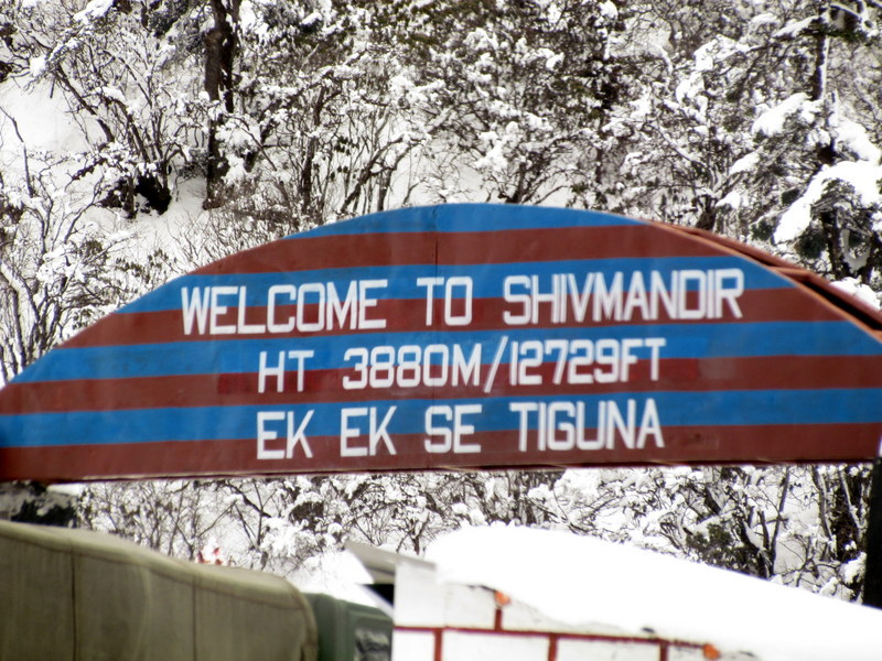 12729ft  HIGHEST  POINT  REACHED  AT  SHIVMANDIR 10-04-2011 11-26-06.JPG