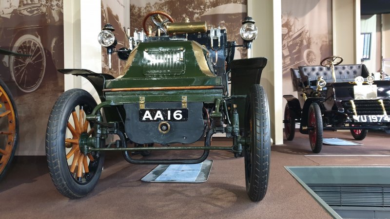 1899 Daimler 12HP.jpg