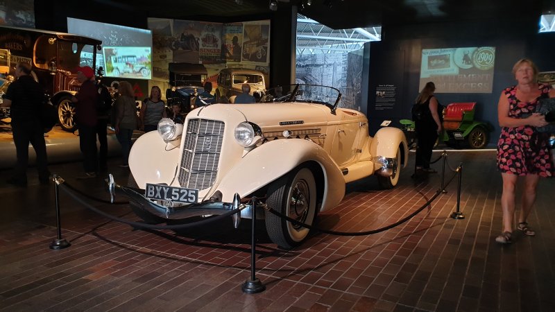 1935 Auburn 851 Speedster.jpg