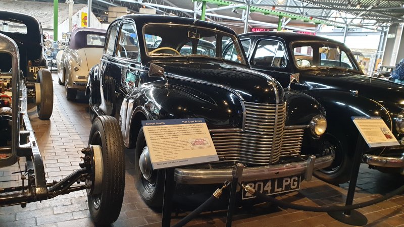 1949 Jowett Javelin.jpg