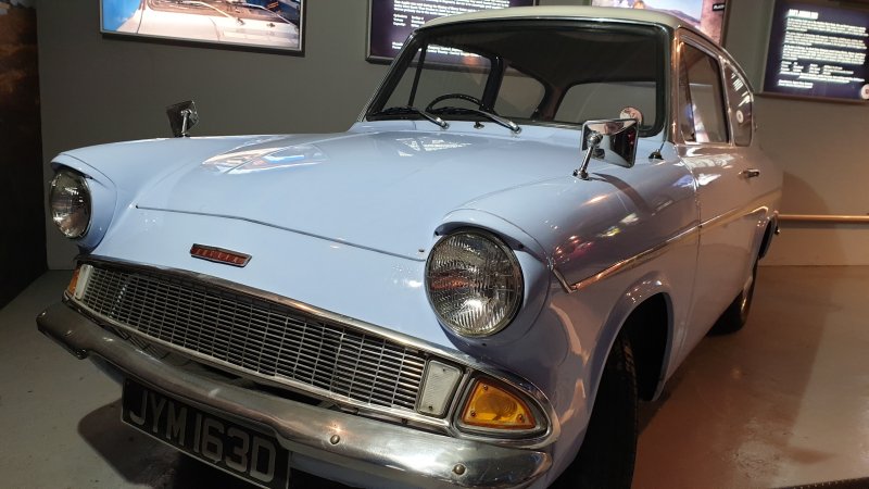1966 Ford Anglia - Harry Potter.jpg