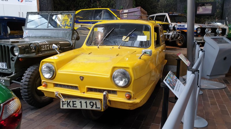 1971 Reliant Regal (Only Fools).jpg