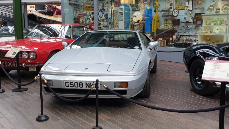 1990 Lotus Esprite.jpg