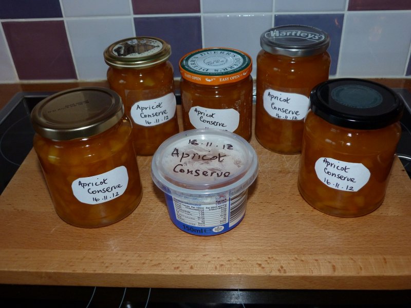 Apricot Conserve 16 November 2012 001.JPG