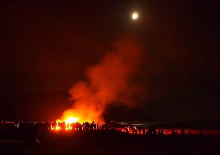 bonfire02.jpg