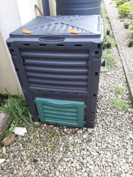 compost bin.jpg