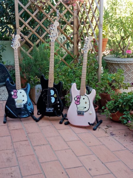 Guitars2 7 Oct 21.jpg