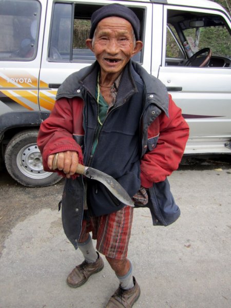 HILL  OPPOSITE  KALIMPONG  LOCAL  MAN 04-04-2011 12-04-45.JPG
