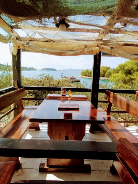 Konoba Duga, Okrum Gornji, Ciovo.jpg