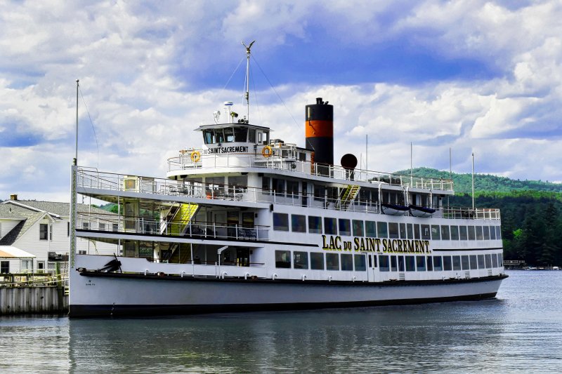 Lac Du Saint Sacrament.jpg