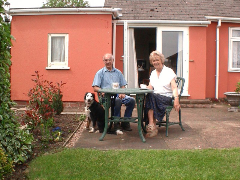 May 05 Mum, Owen & Meg in garden.JPG