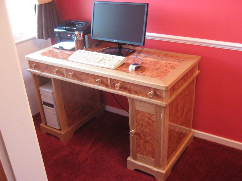 New desk_002..JPG