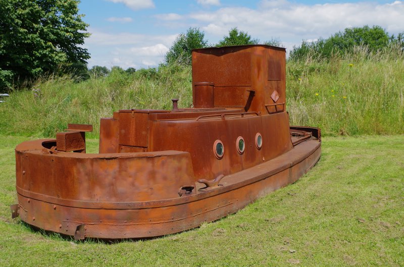 Rusty boat.JPG
