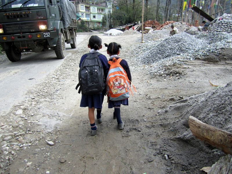 SCHOOL  CHILDREN  GANTOK 08-04-2011 08-50-38.JPG