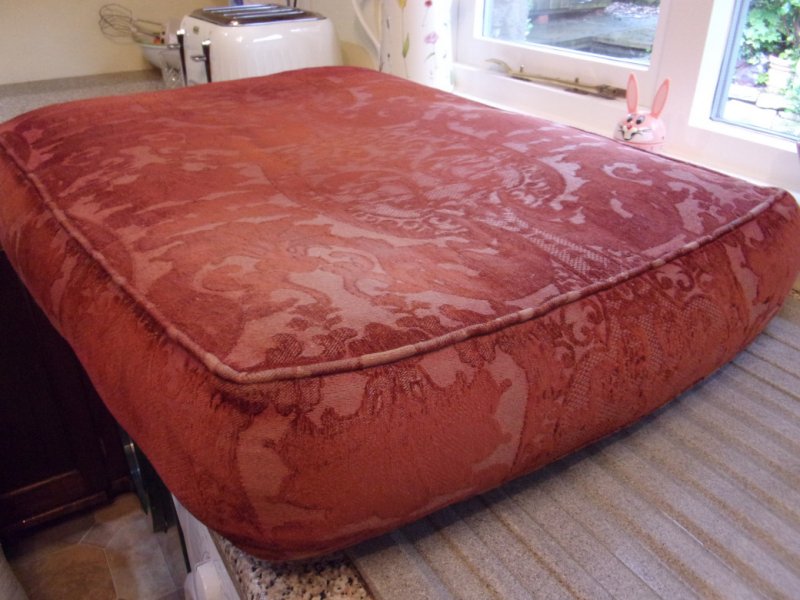 Sofa cushions_0002.JPG