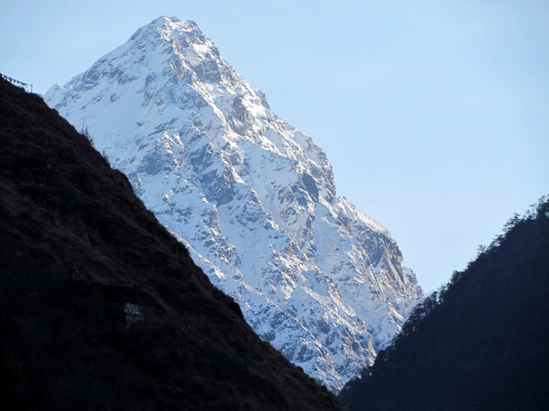VIEWS  AROUND  LACHUNG 11-04-2011 06-21-06.JPG