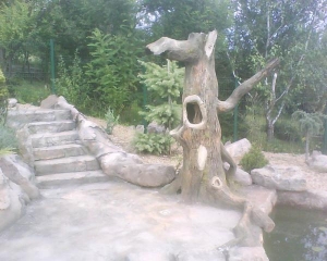 exterior shower - everything made out of concrete